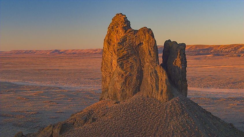 Volcano remnants Boar's Tusk in the middle of dry desert. 