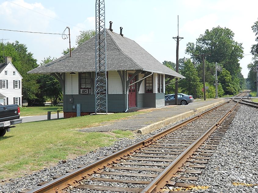 Historic train station in Federalsburg, Maryland. In Wikipedia. https://en.wikipedia.org/wiki/Federalsburg,_Maryland By Don Woods - Own work, CC BY-SA 3.0, https://commons.wikimedia.org/w/index.php?curid=16079509