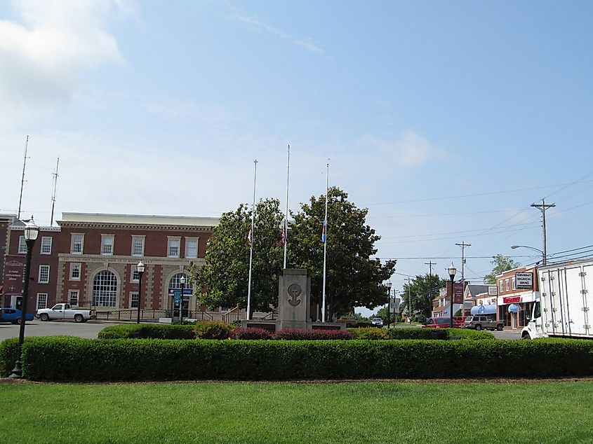 Leonardtown, Maryland. In Wikipedia. https://en.wikipedia.org/wiki/Leonardtown,_Maryland By Dougtone - https://www.flickr.com/photos/7327243@N05/8146395020/, CC BY-SA 2.0, https://commons.wikimedia.org/w/index.php?curid=97671606