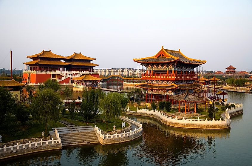 Qingming Riverside Landscape Garden in Kaifeng