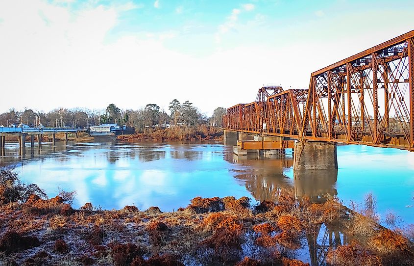 Monroe, Louisiana, USA: Rusty railroad bridge spanning the river.