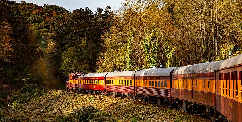 The Great Smoky Mountains Railroad train in western North Carolina near the Great Smoky mountains National Park, Bryson City, North Carolina. Editorial credit: Bob Pool / Shutterstock.com