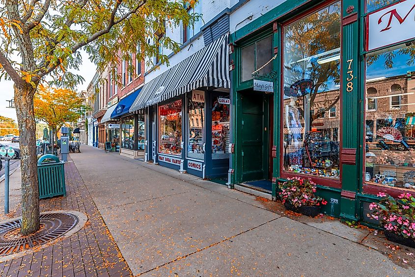 Street view in Geneva Town of Wisconsin. Editorial credit: Nejdet Duzen / Shutterstock.com