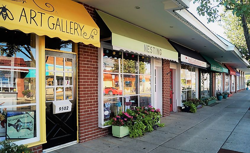 The charming row of shops from the sidewalk along 3rd Avenue between 95th and 96th St. in downtown Stone Harbor. Editorial credit: ThreeRivers11 / Shutterstock.com