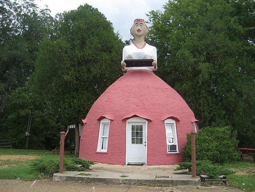 Mammy's Cupboard restaurant, a unique roadside eatery with a large, skirt-shaped structure, located along Highway 62 in Adams County, Mississippi