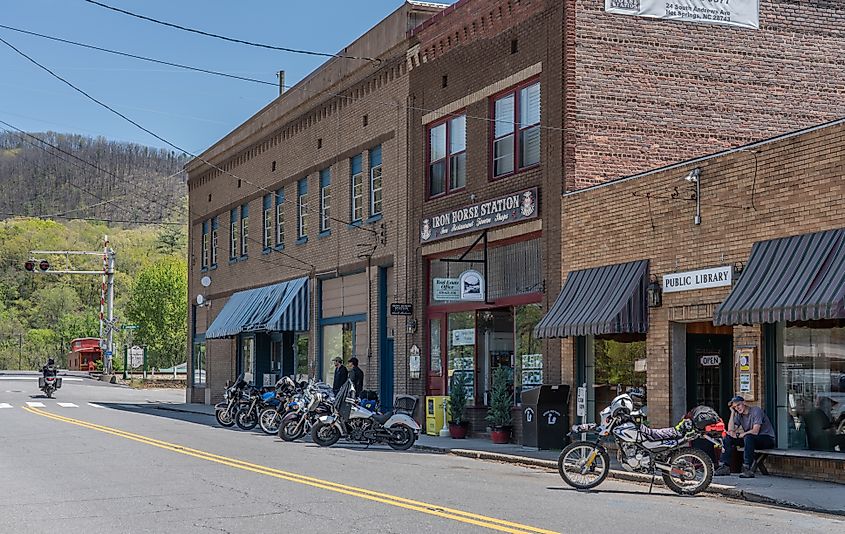 The Appalachian Trail goes right through downtown along Bridge Street in Hot Springs, North Carolina. Editorial credit: Rosemarie Mosteller / Shutterstock.com