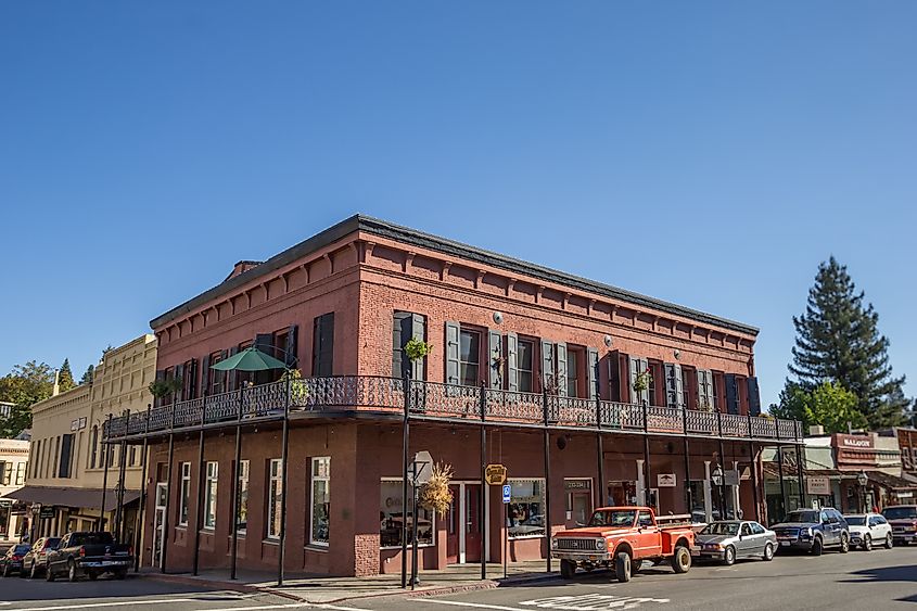 Historical red brick building in Nevada City in fall