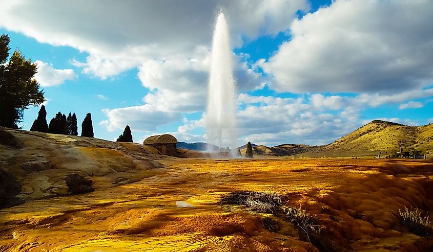 Part of thousands of natural hot springs in the area, the world's largest captive geyser in Soda Springs, Idaho goes off every hour shooting warm water high into the air.