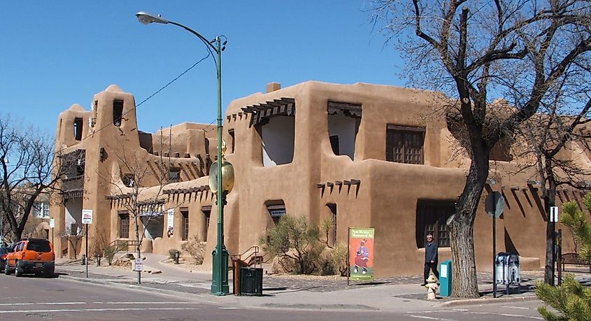 New Mexico Museum of Art. In Wikipedia. https://en.wikipedia.org/wiki/New_Mexico_Museum_of_Art By PerryPlanet - Own work, Public Domain, https://commons.wikimedia.org/w/index.php?curid=7394151