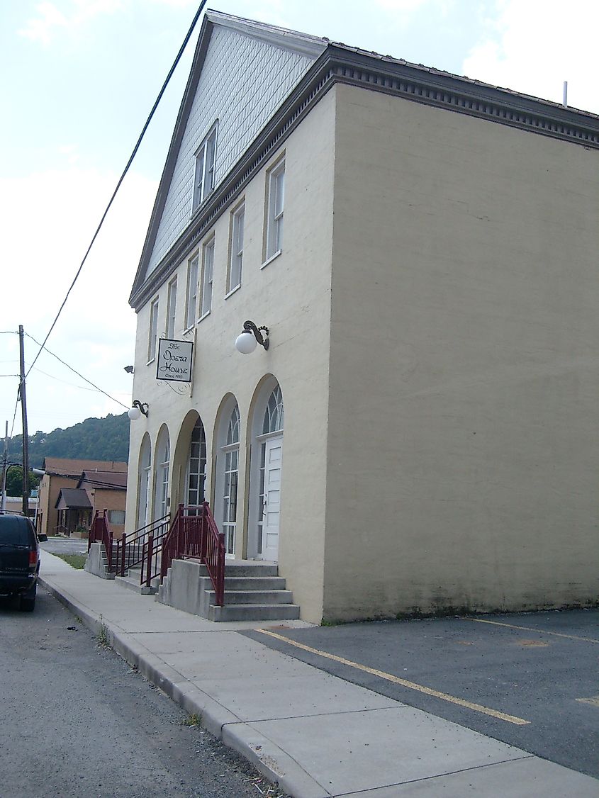 Marlinton, West Virginia. In Wikipedia. https://en.wikipedia.org/wiki/Marlinton,_West_Virginia By Maggie Thornton - Own work, CC BY 3.0, https://commons.wikimedia.org/w/index.php?curid=6076649