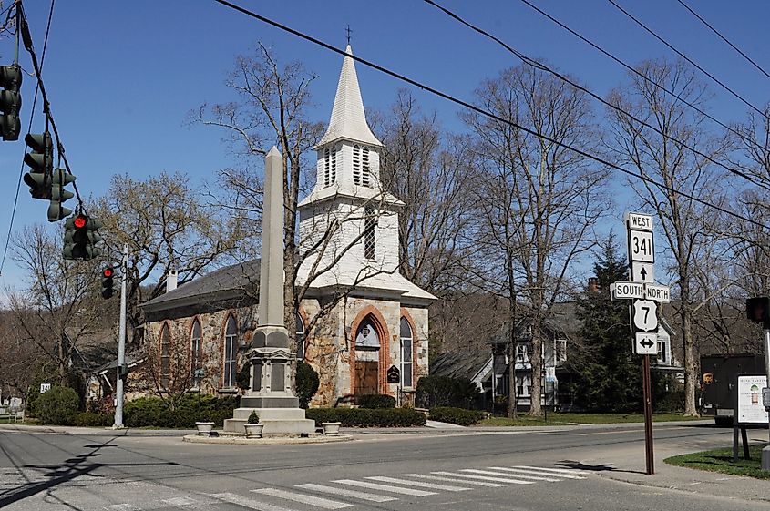 Kent, Connecticut. In Wikipedia. https://en.wikipedia.org/wiki/Kent,_Connecticut By Joe Mabel, CC BY-SA 3.0, https://commons.wikimedia.org/w/index.php?curid=19182892