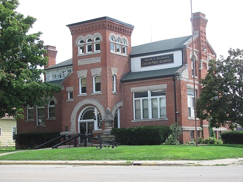 Parlin Library, 210 E. Chestnut St. Canton, Illinois
