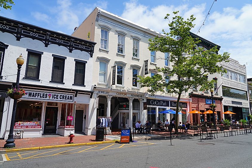 View of downtown buildings on Broad Street in the town of Red Bank, Monmouth County, New Jersey. Editorial credit: EQRoy / Shutterstock.com