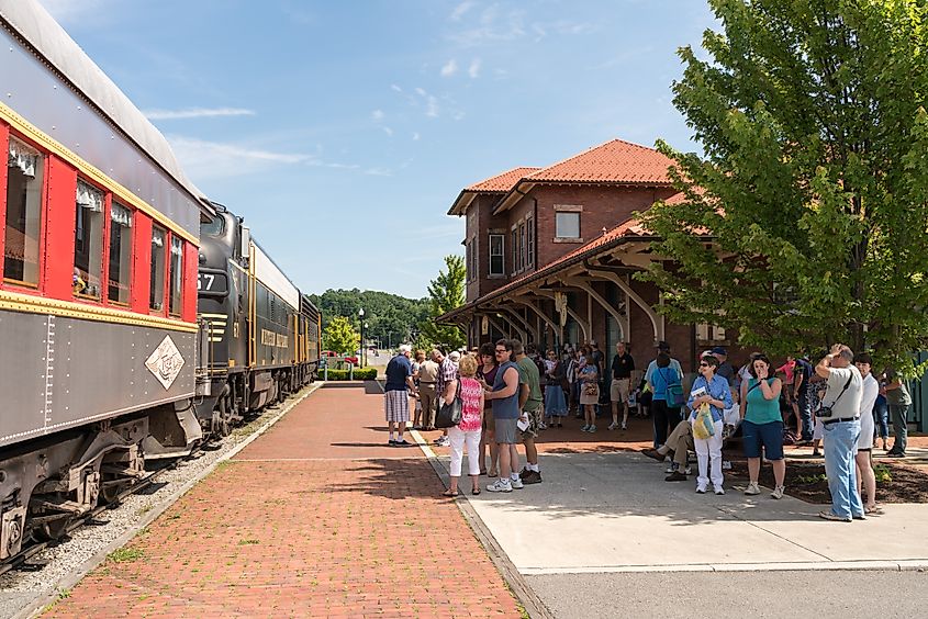 Tourists ready to board the Tygart Flyer in Elkins, West Virginia. (Image credit Steve Heap via Shutterstock)