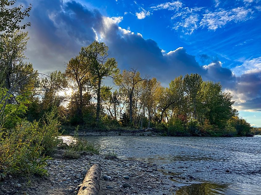 The Boise river feeds the Boise Cascade Lake 