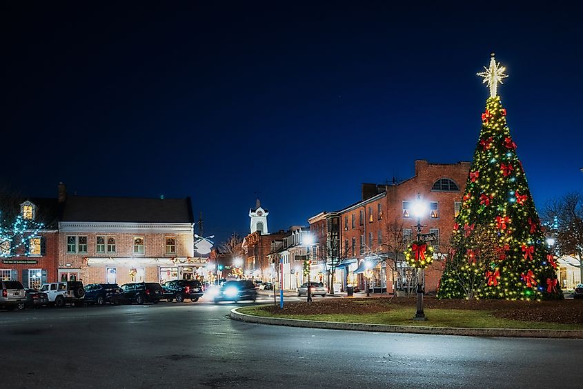 Christmas decorations in downtown Gettysburg, Pennsylvania. Image credit: Marianne Campolongo / Shutterstock.com.