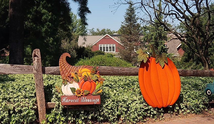 Scenic property at Peddler’s Village, Pennsylvania in the fall.