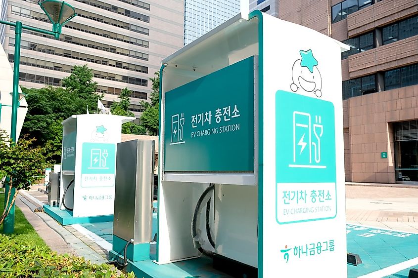 Downtown city landscape in Seoul, South Korea.