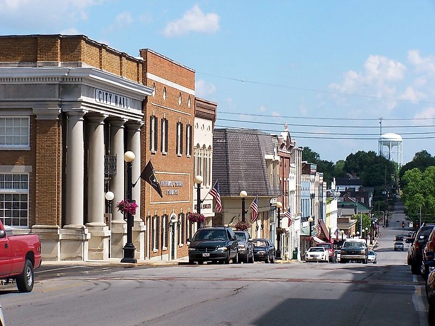 Street view of beautiful downtown Harrodsburg, Kentucky, showcasing historic architecture, local shops, and a welcoming small-town atmosphere.