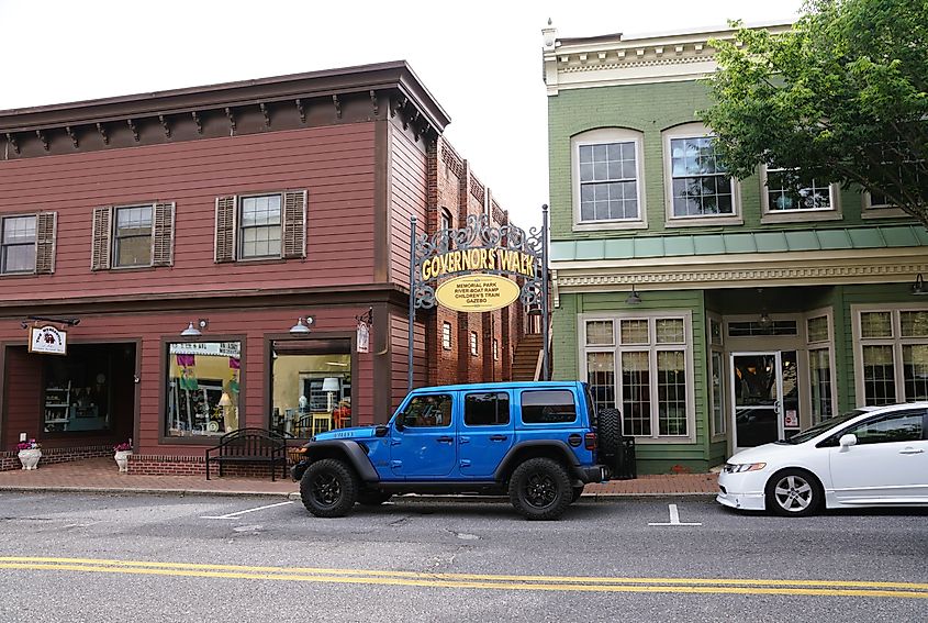 The stores and side parking by the Governor's Walk in Milton, Delaware. Editorial credit: Khairil Azhar Junos / Shutterstock.com