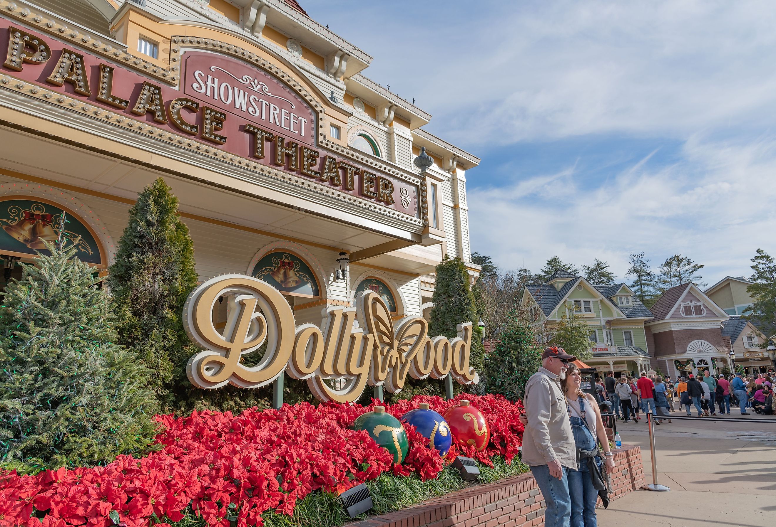 Dollywood is a picture-perfect theme park in the city of Pigeon Forge, Tennessee. Image credit Michael Gordon via Shutterstock