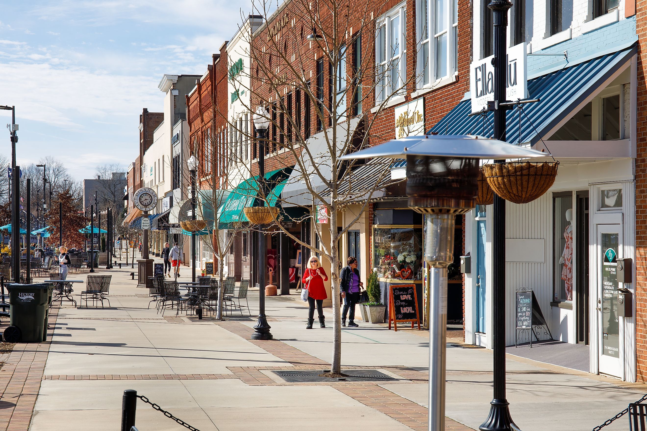 Downtown plaza in Hickory, North Carolina with outdoor dining, shoppers, and storefronts on a sunny winter day Editorial credit: J. Michael Jones / Shutterstock.com