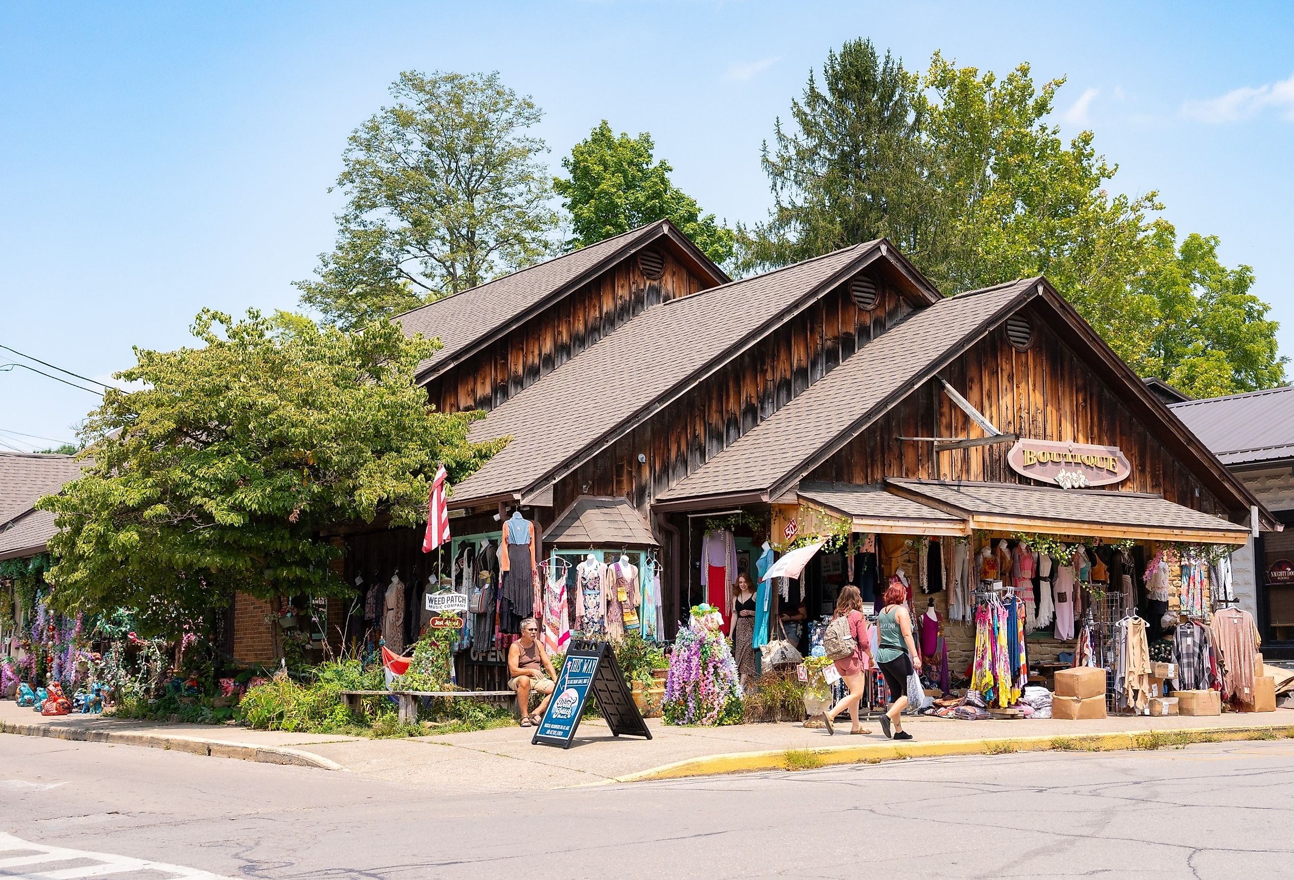 Downtown Nashville, Indiana. Image credit Little Vignettes Photo via Shutterstock