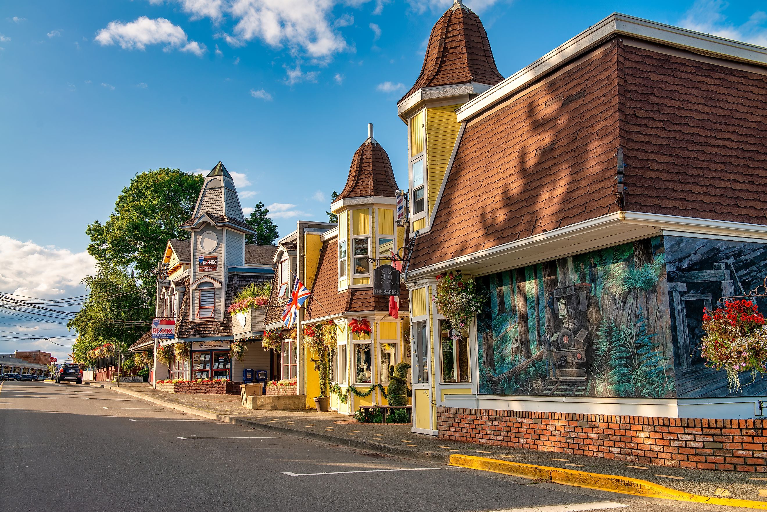 Chemainus, British Columbia: Colorful city buildings on a sunny day. GagliardiPhotography / Shutterstock.com