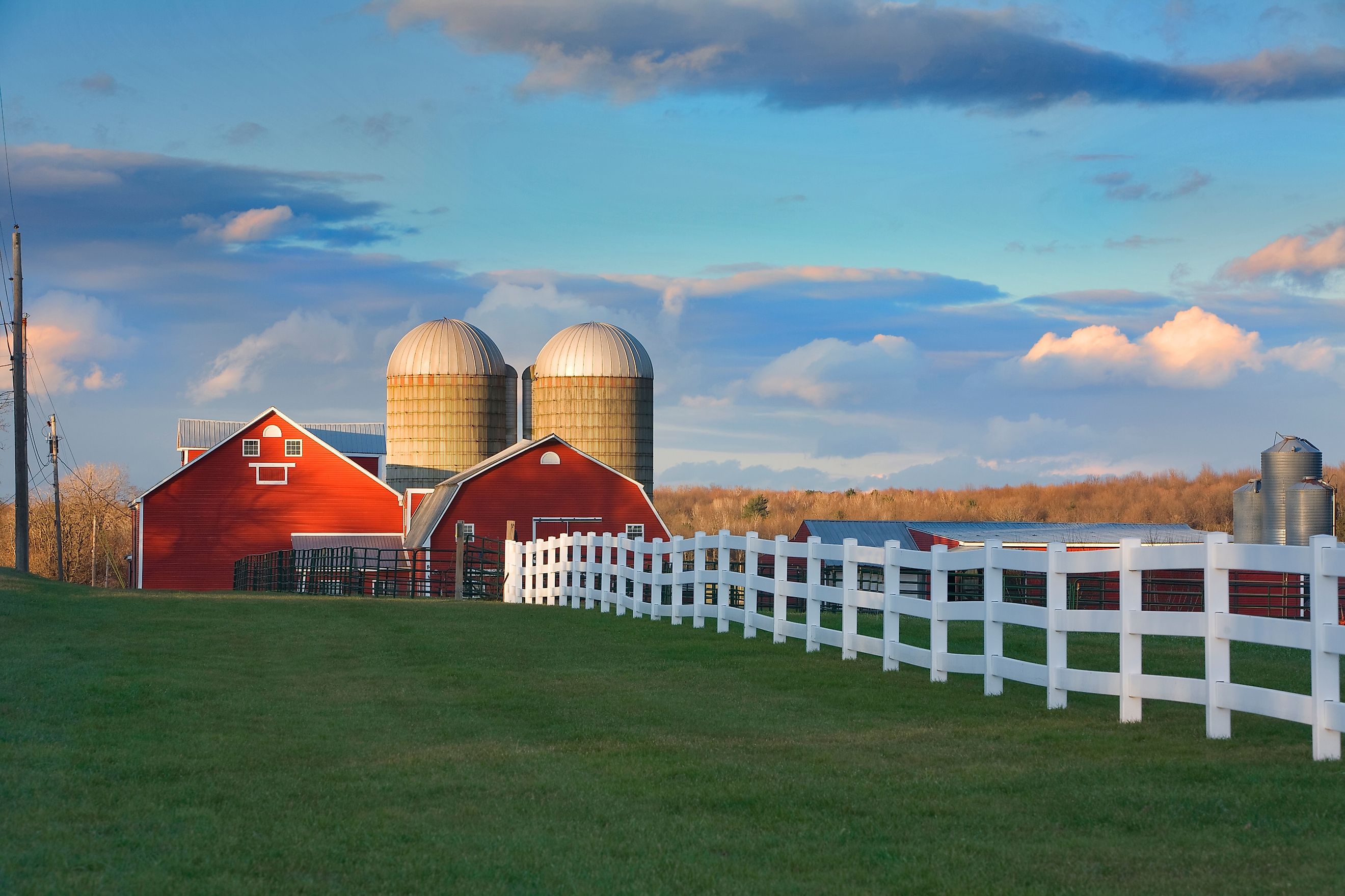 Barn on West Shore Road, South Hero, Vermont. Editorial credit: Robophoto1 / Shutterstock.com