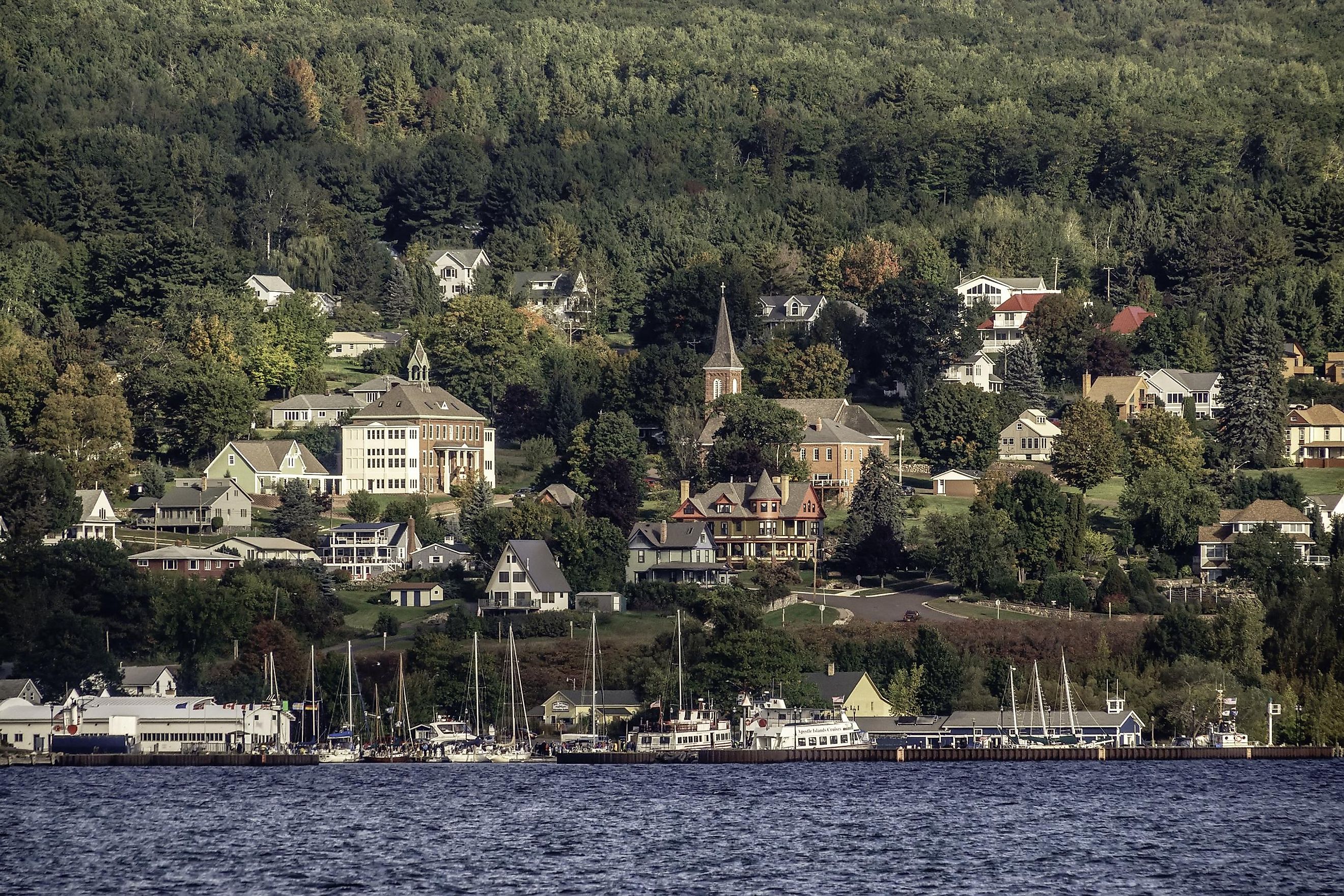 Coastal view of buildings in Bayfield, Wisconsin. Editorial credit: Ken Schulze / Shutterstock.com