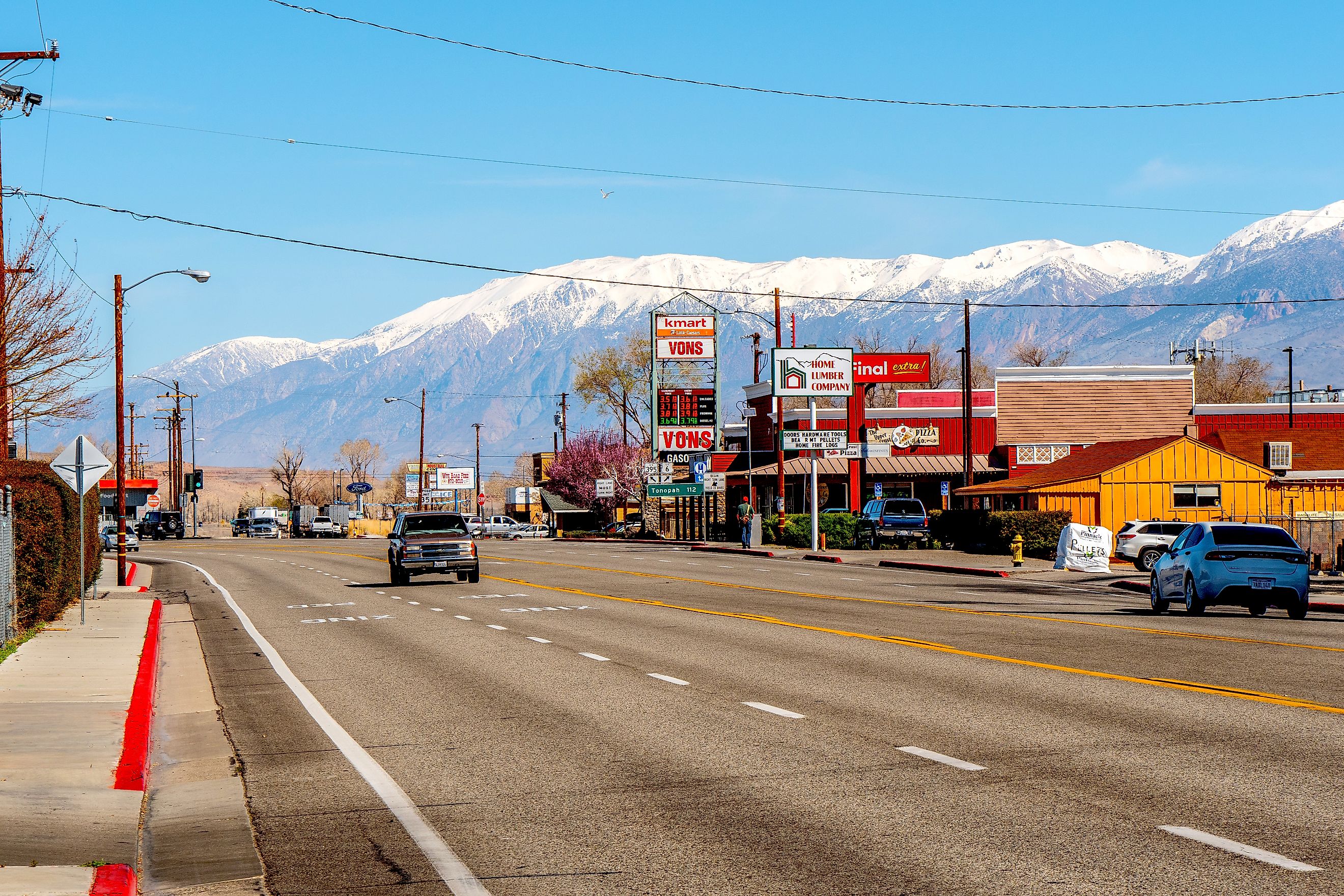 Street view in Bishop, California. Editorial credit: 4kclips / Shutterstock.com