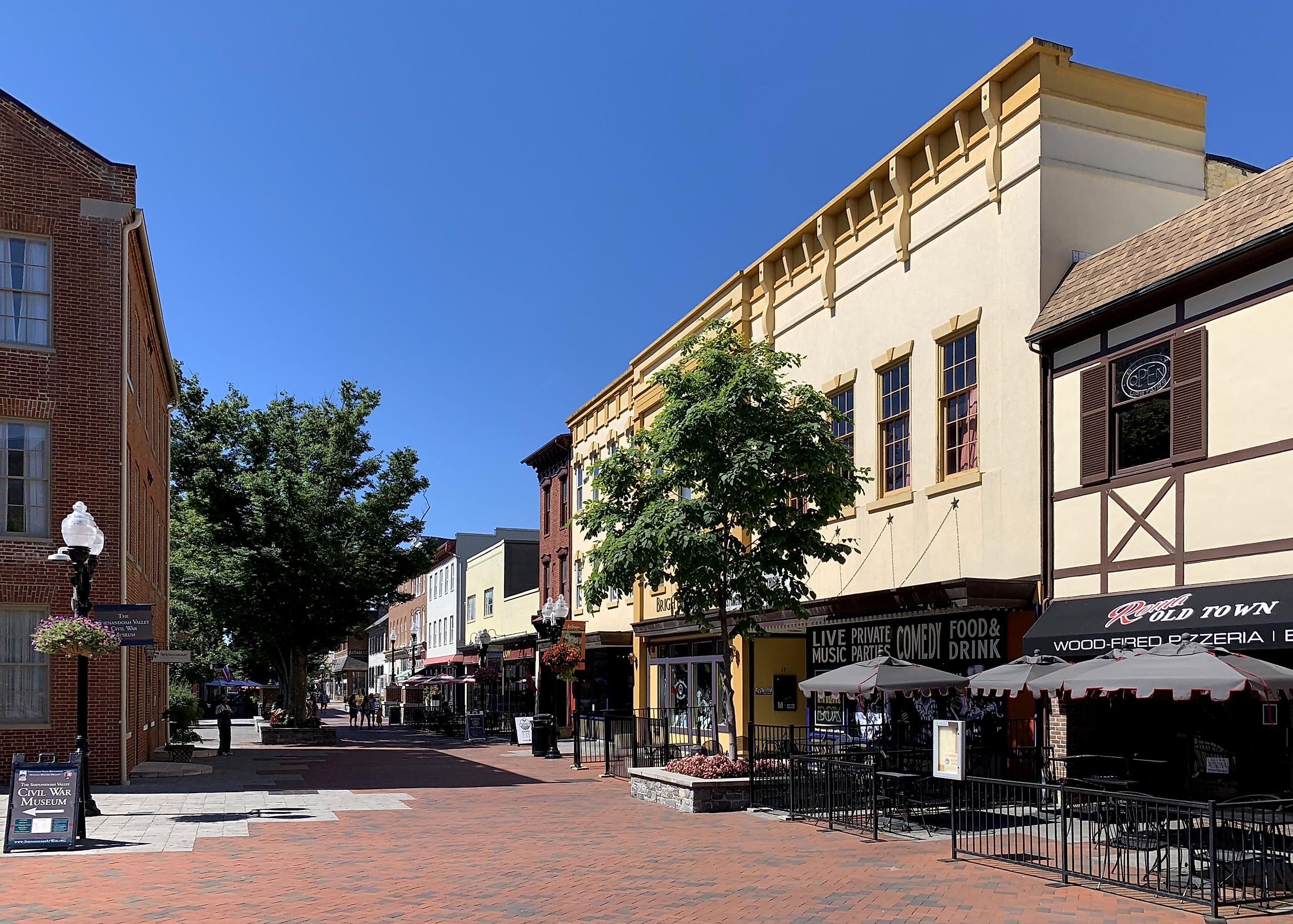 Loudoun Street Mall in Winchester, Virginia. Image credit APK, CC BY-SA 4.0, via Wikimedia Commons