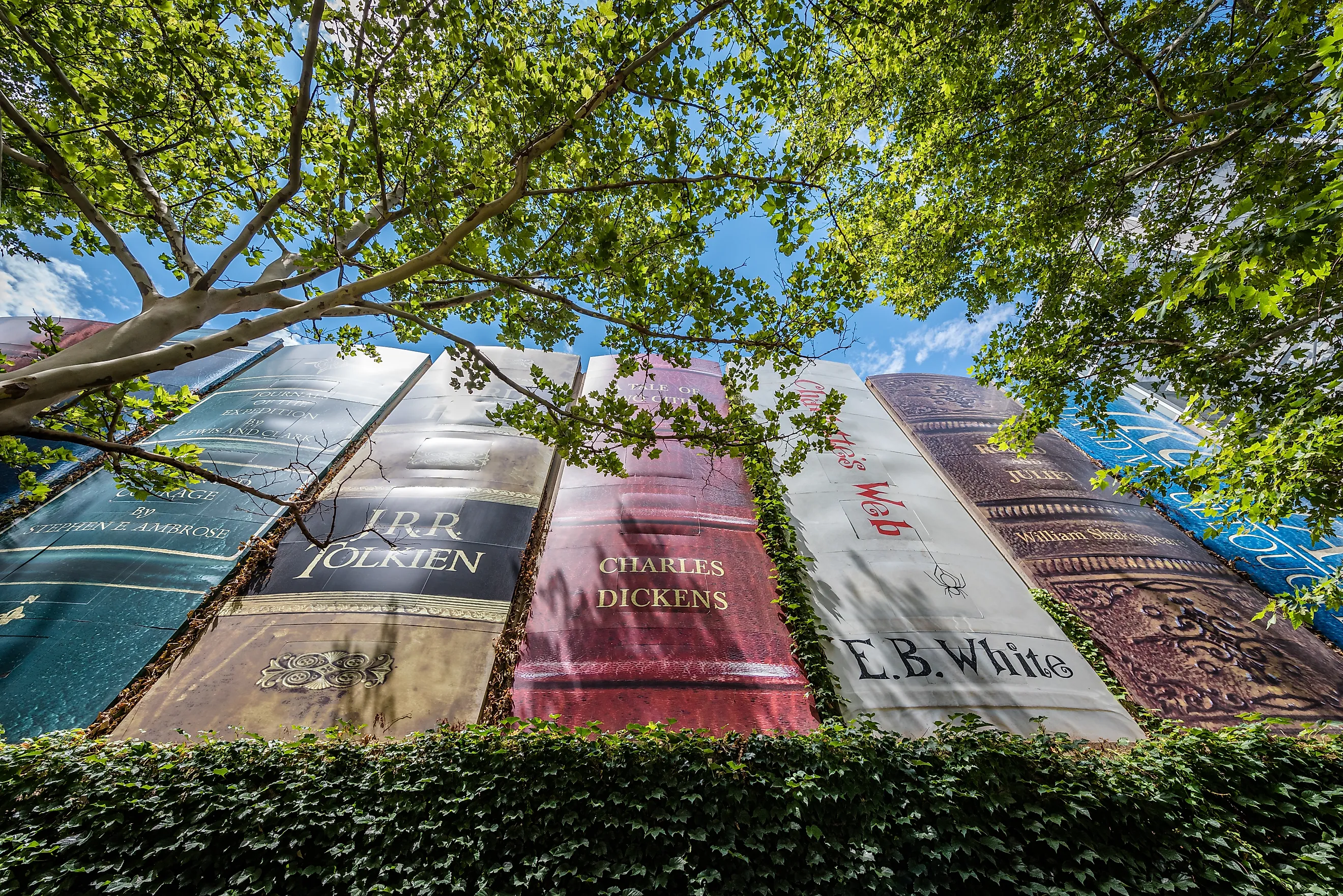 Kansas City Public Library parking garage in Kansas City, Missouri. Editorial credit: Nancy Anderson / Shutterstock.com