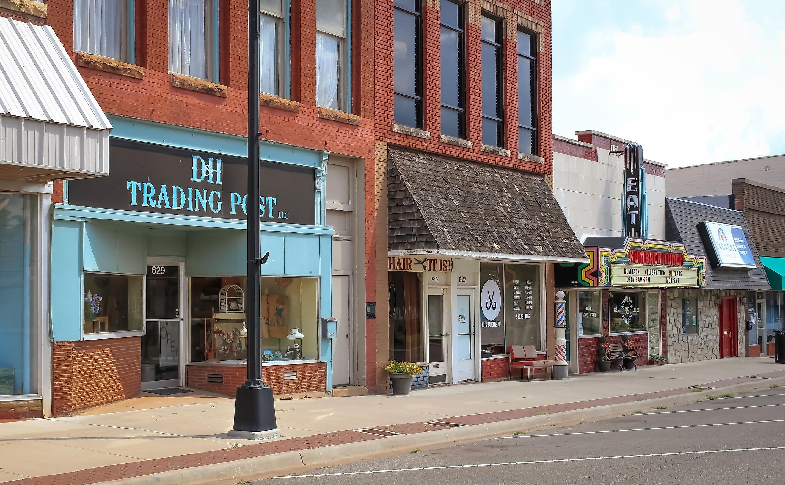 Perry, Oklahoma: some small businesses in the town square