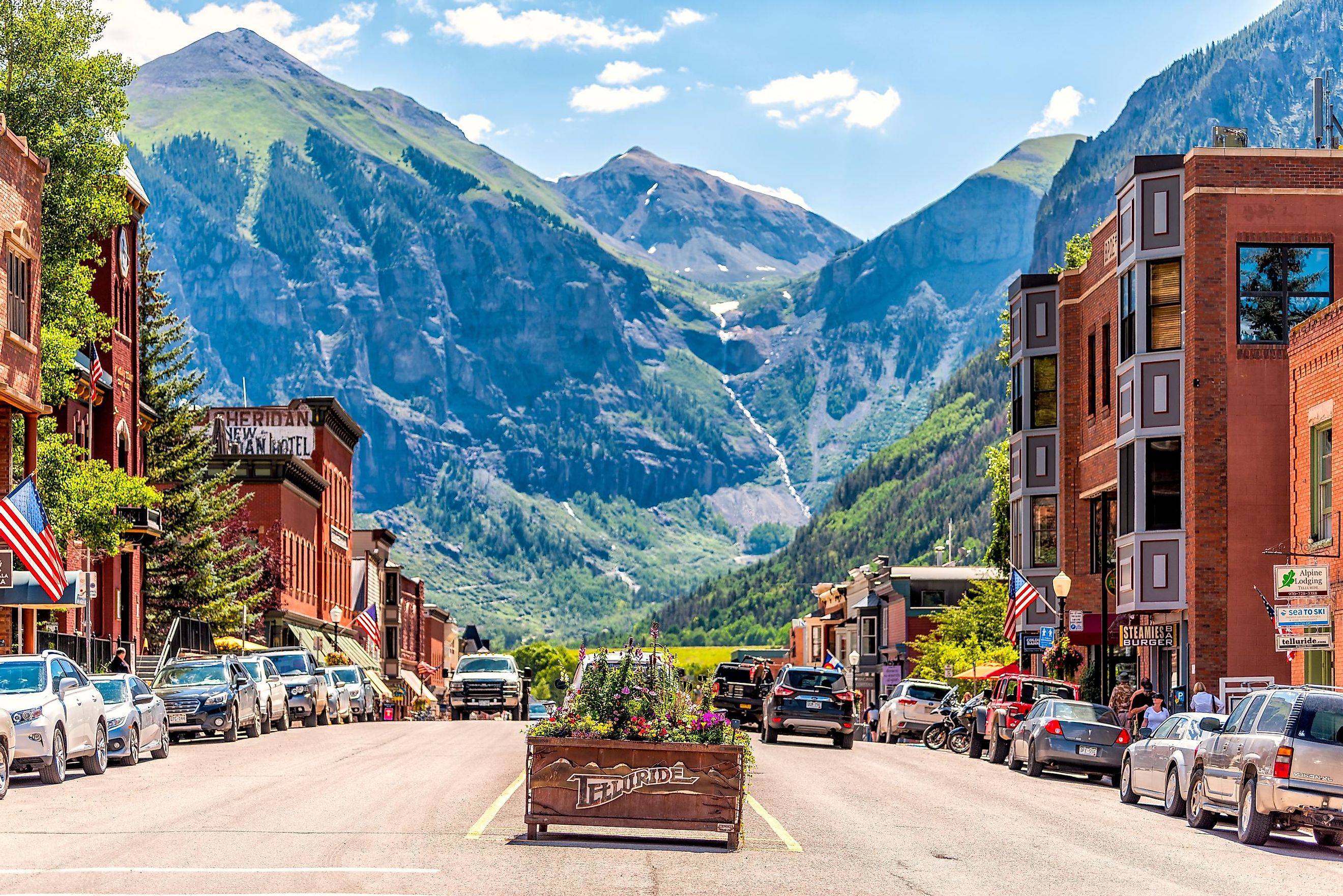 The 7 Best Colorado Ski Towns, From Traveler Favorites to Locally-Loved  Villages