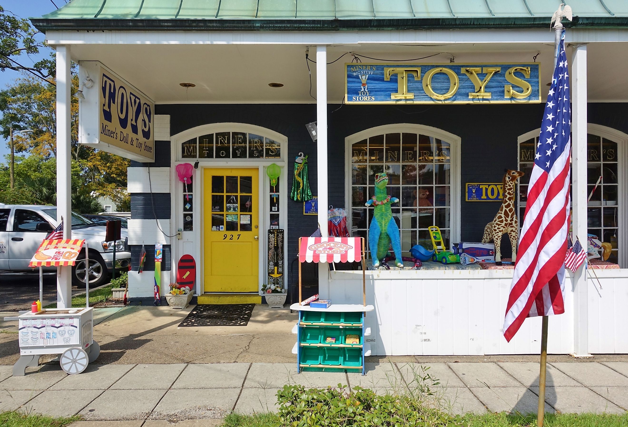 View of Ocean Springs, a city located near Biloxi in Jackson County, Mississippi. Image credit EQRoy via Shutterstock.