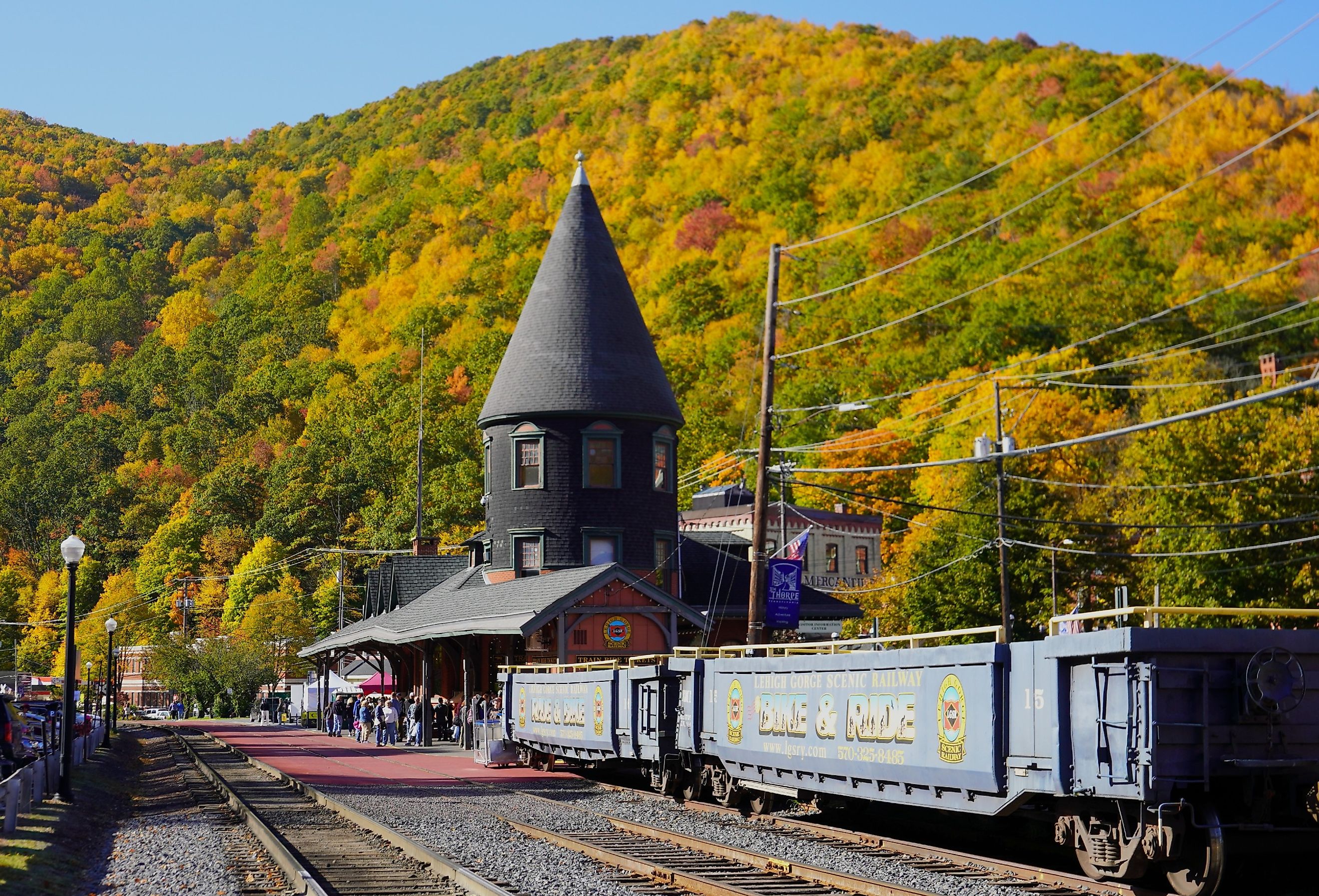 Jim Thorpe, Pennsylvania, Lehigh Gorge Scenic Railway in autumn. Image credit PT Hamilton via Shutterstock