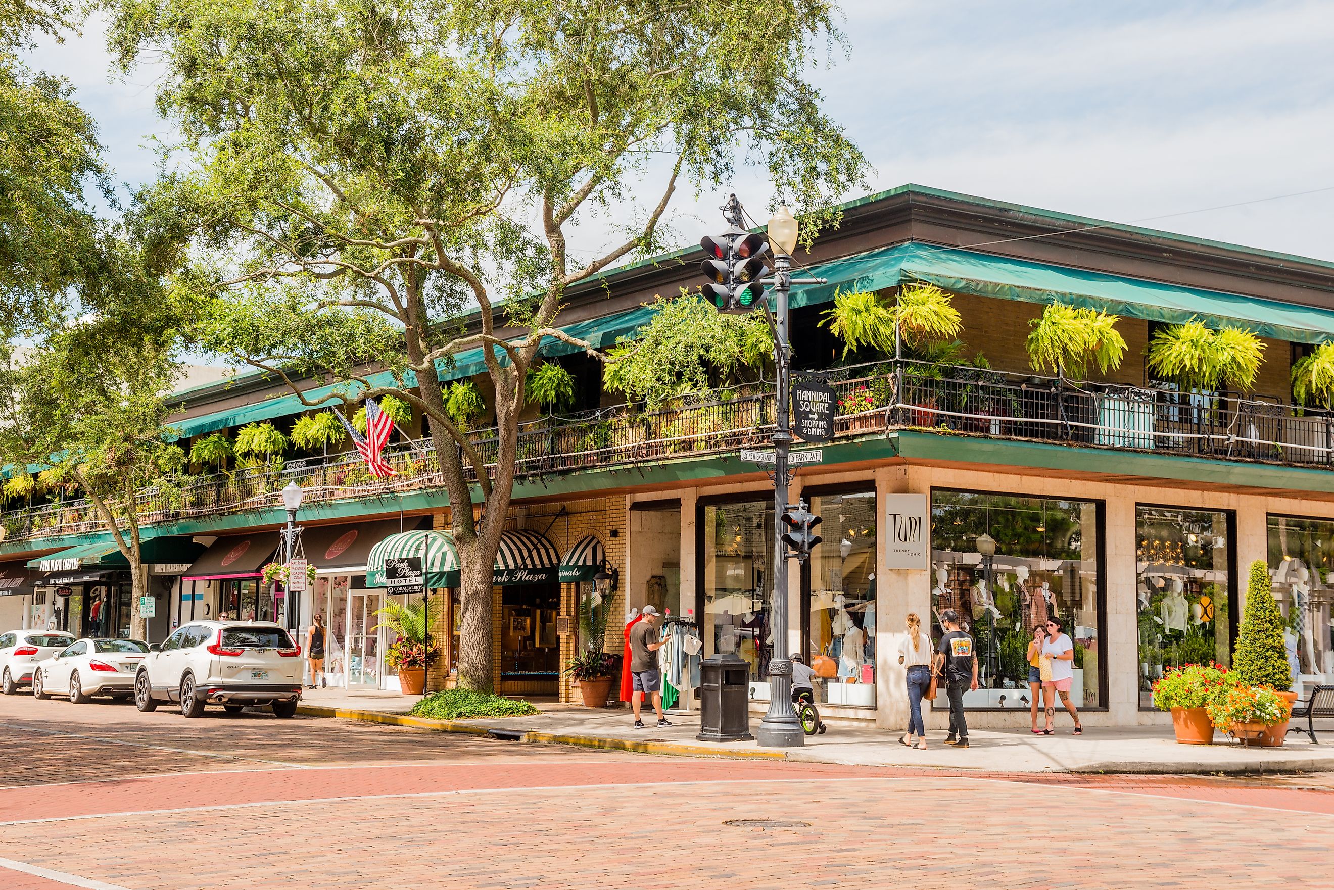 Park Avenue in Downtown Winter Park Florida, via Boogich / iStock.com