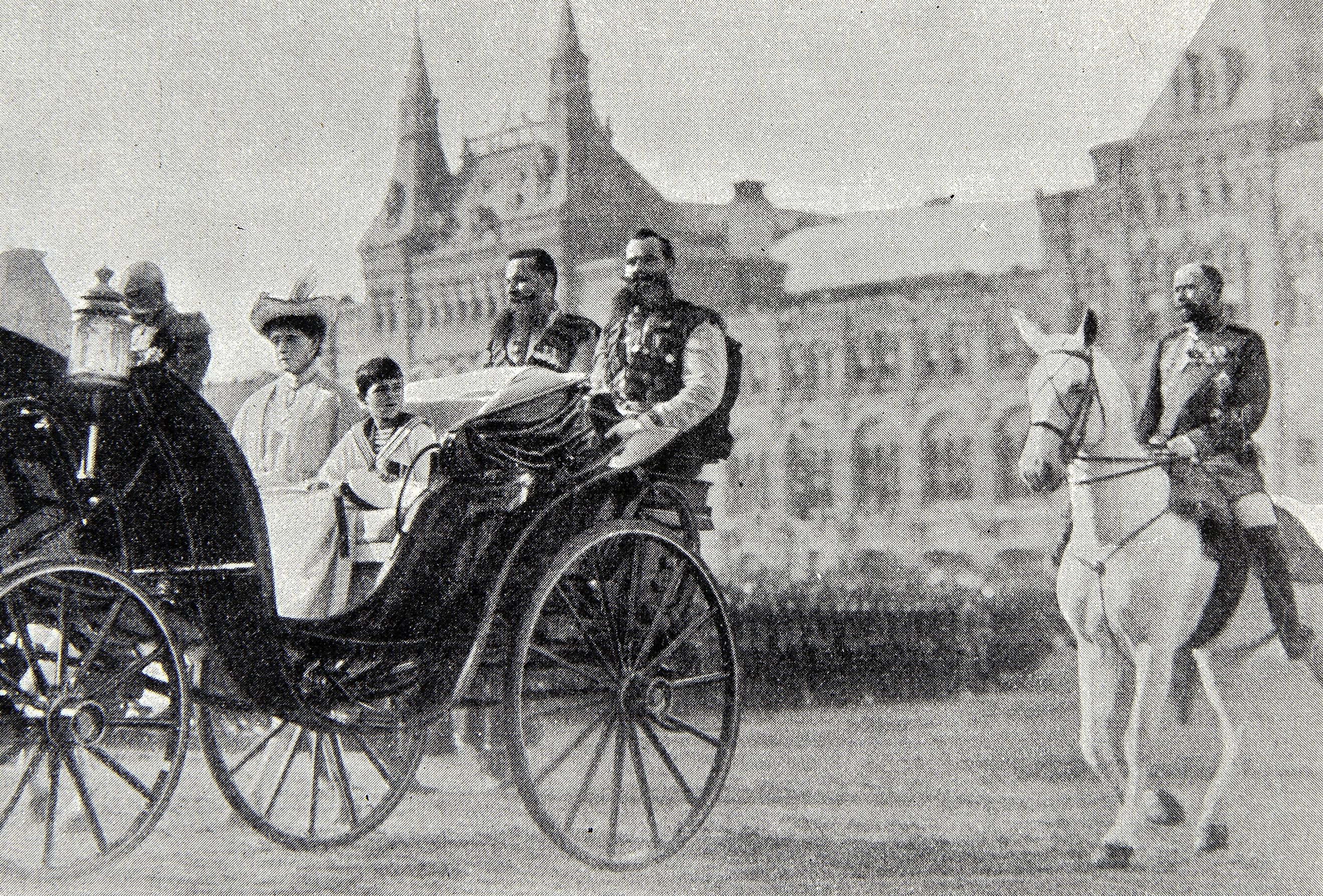 Carriage of the Emperor Nicholas II drives up to the Spassky Gate