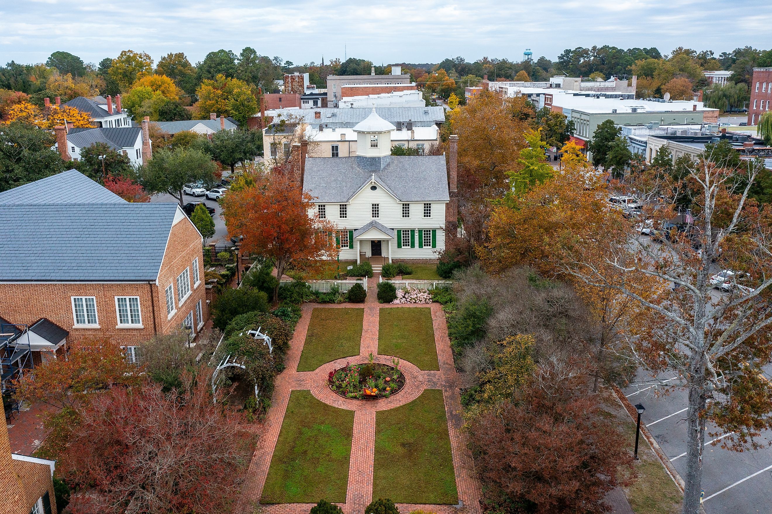 Aerial view of the historic Cupola House surrounded by trees in Edenton, North Carolina. Editorial credit: Kyle J Little / Shutterstock.com