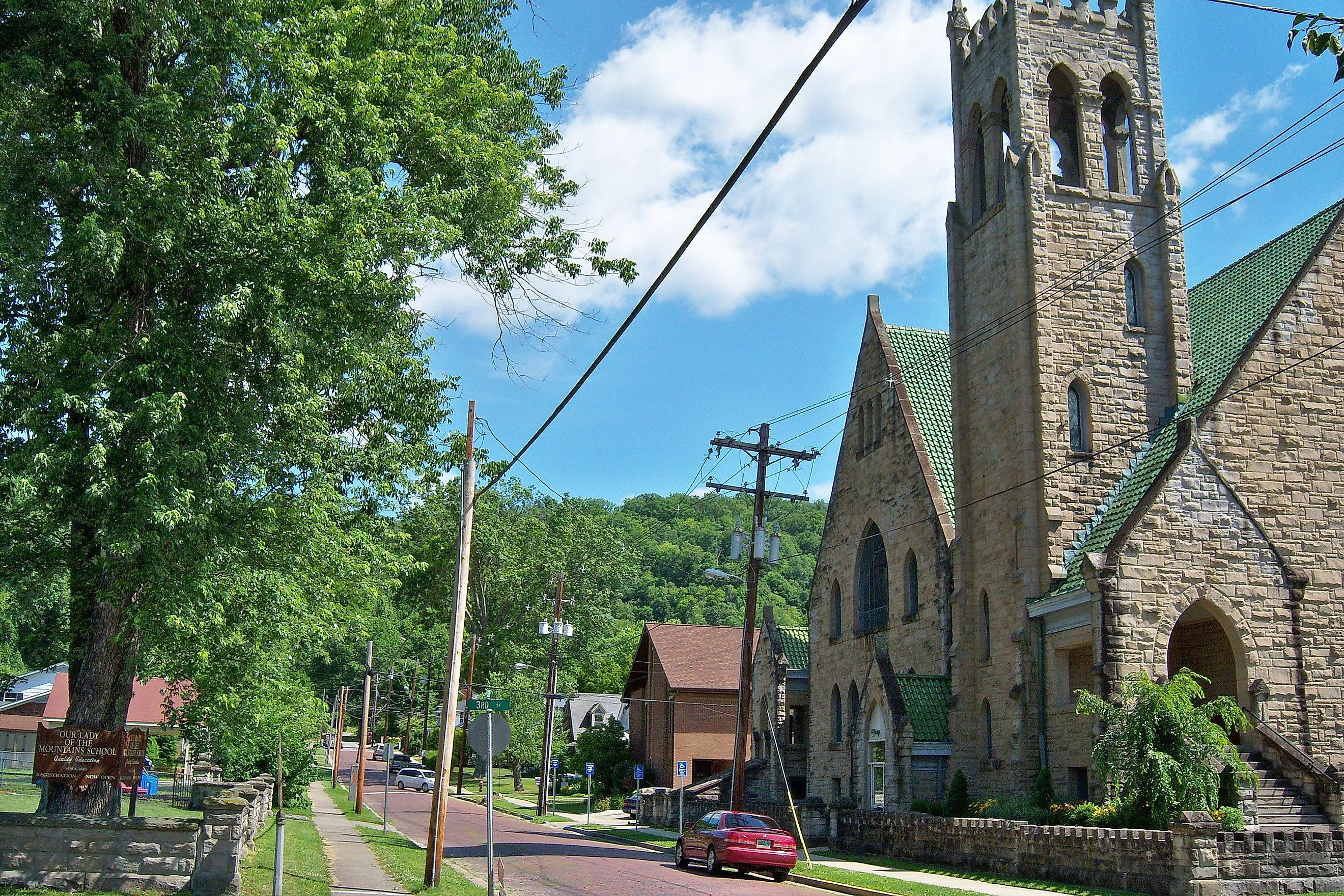 Downtown Paintsville, Kentucky. Image credit J654567, CC BY-SA 3.0 <https://creativecommons.org/licenses/by-sa/3.0>, via Wikimedia Commons