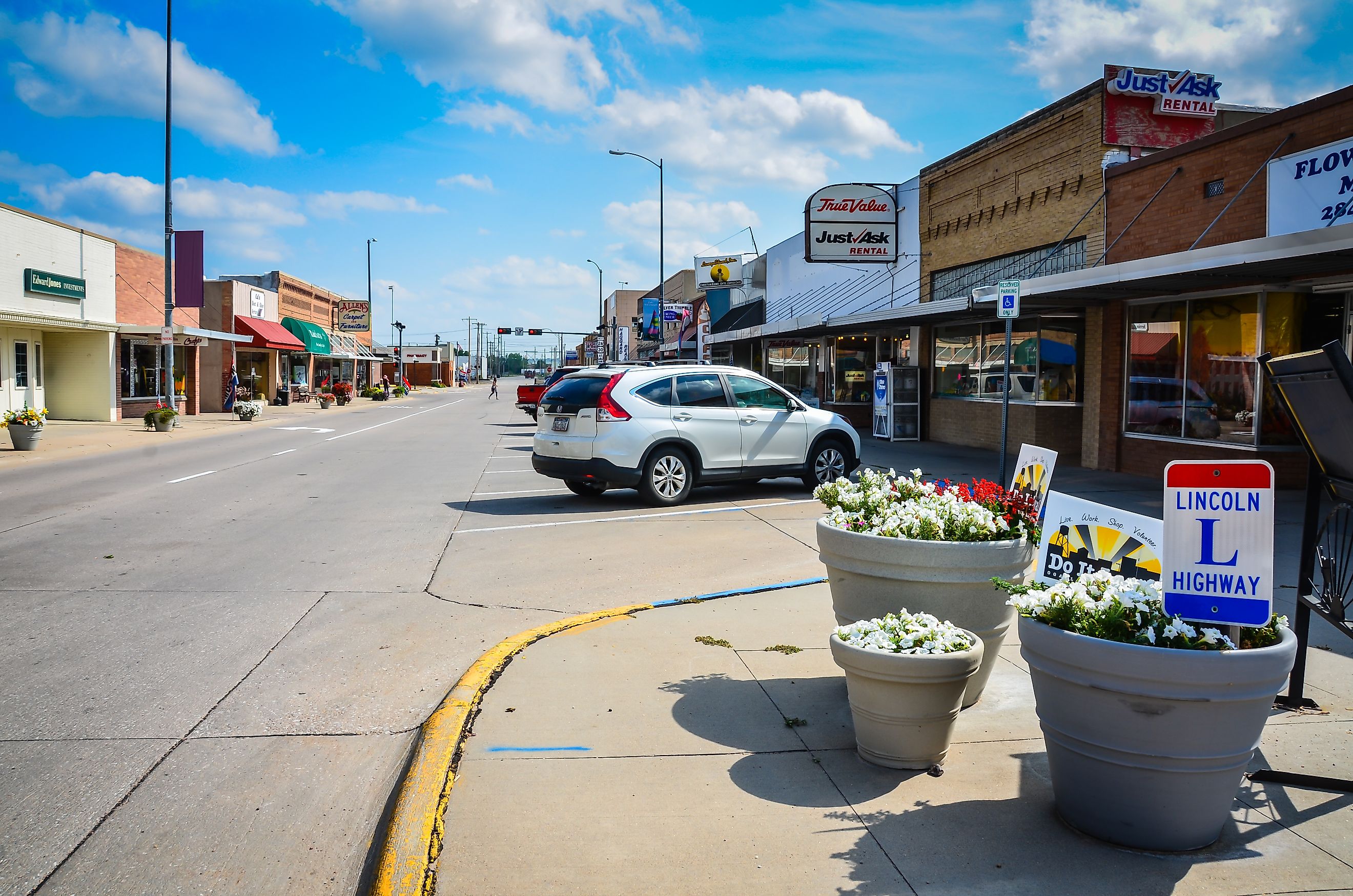 The Lincoln Highway in Ogallala, Nebrask. Editorial credit: Sandra Foyt / Shutterstock.com