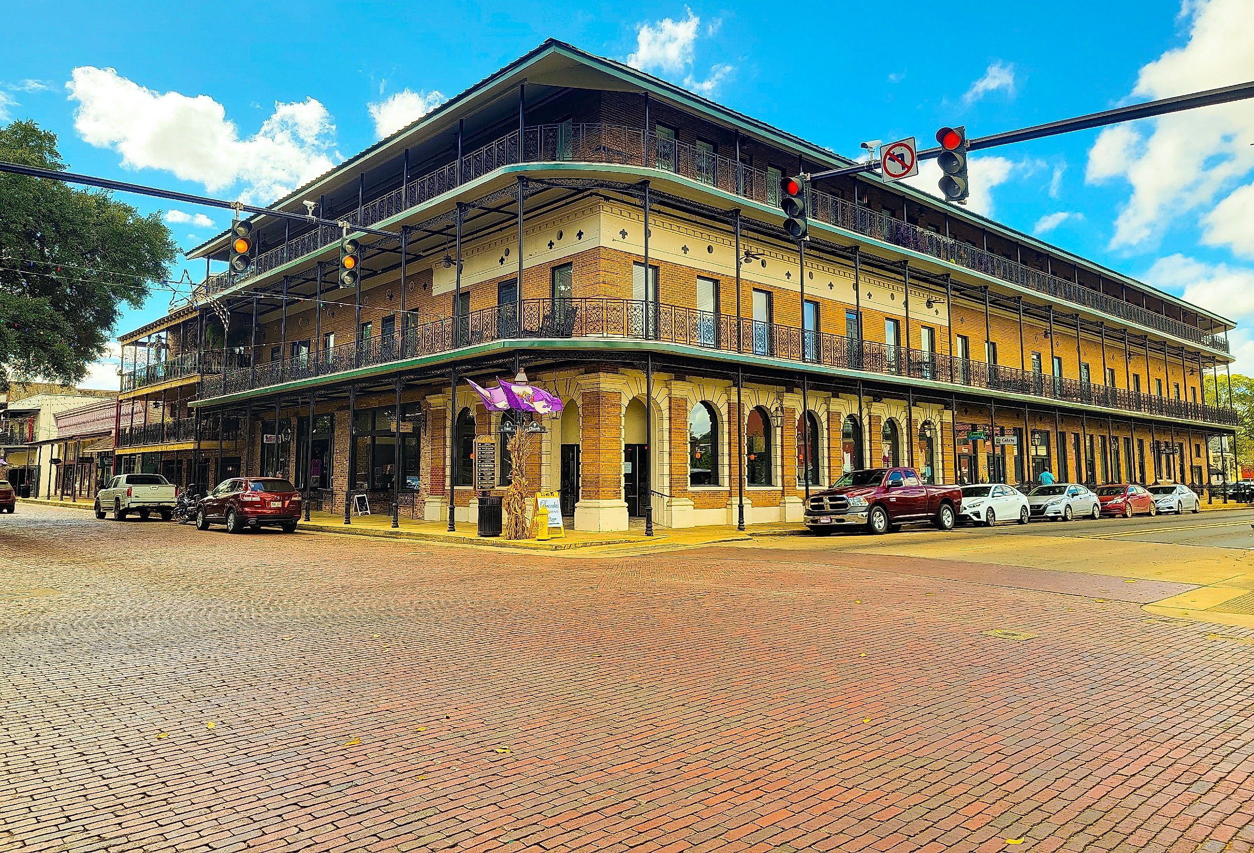 A rustic building in the downtown area of Natchitoches, Louisiana. Image credit VioletSkyAdventures via Shutterstock