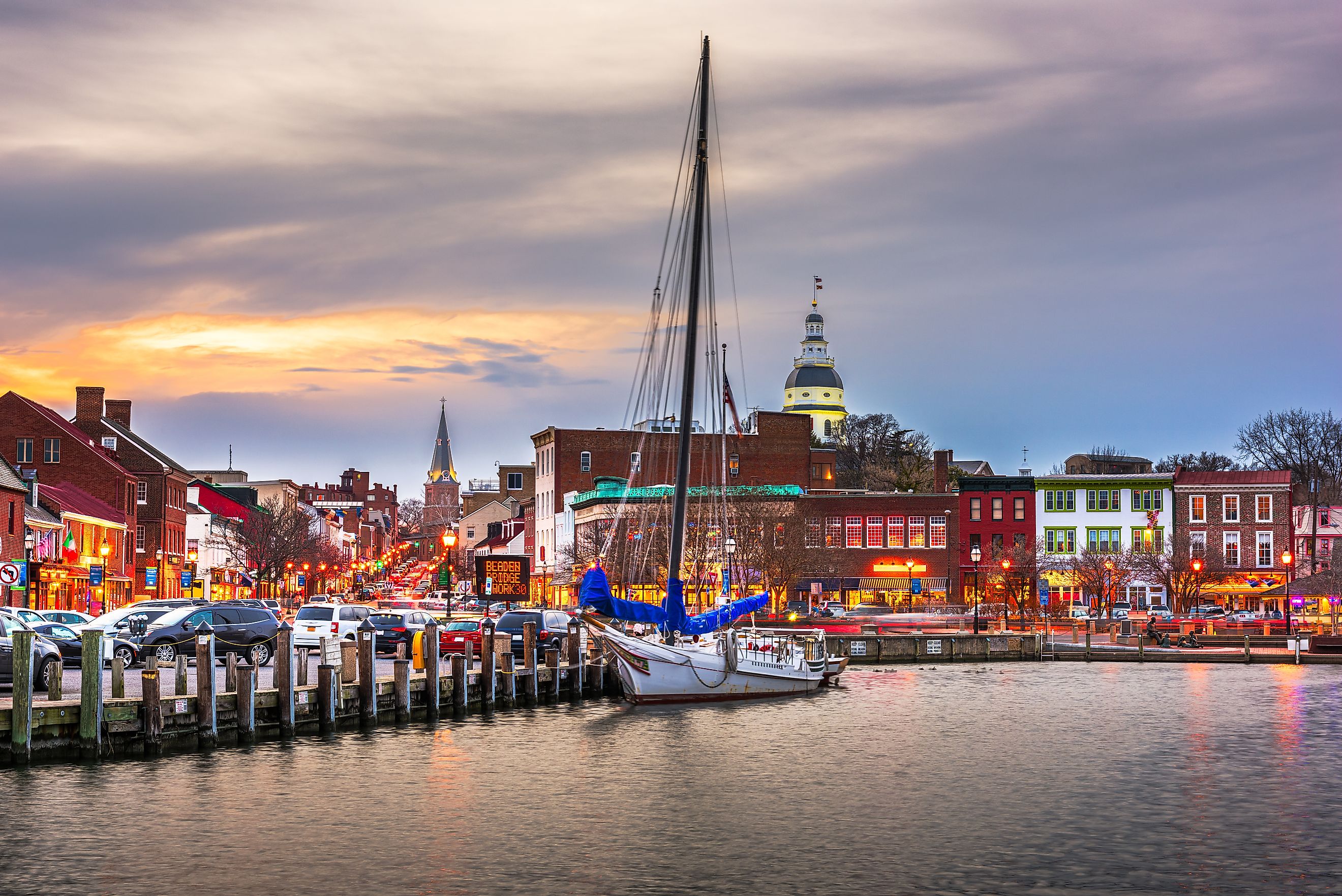 The scenic harbor in Annapolis, Maryland during dusk.