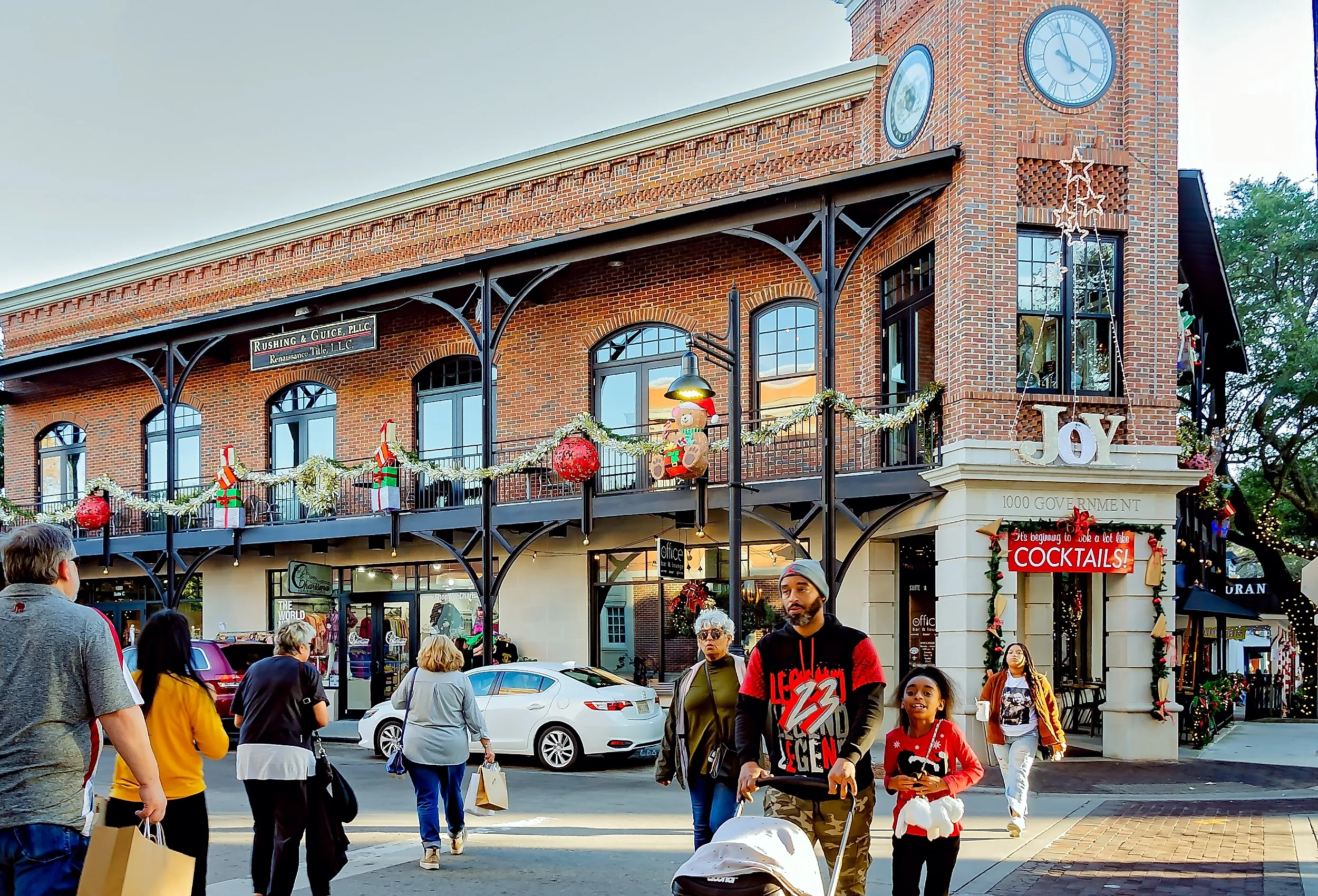 Downtown street in Ocean Springs, Mississippi. Image credit Carmen K. Sisson via Shutterstock