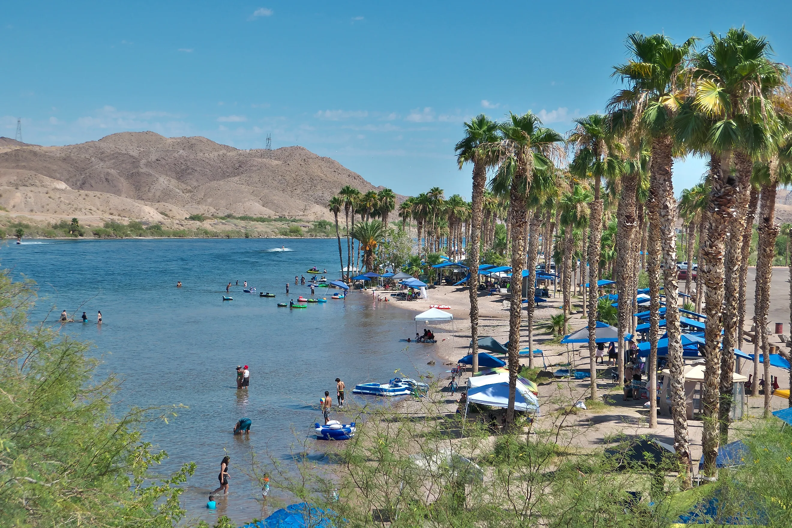 Beautiful lakeside of Laughlin, Nevada. Image credit: Christophe KLEBERT / Shutterstock.com