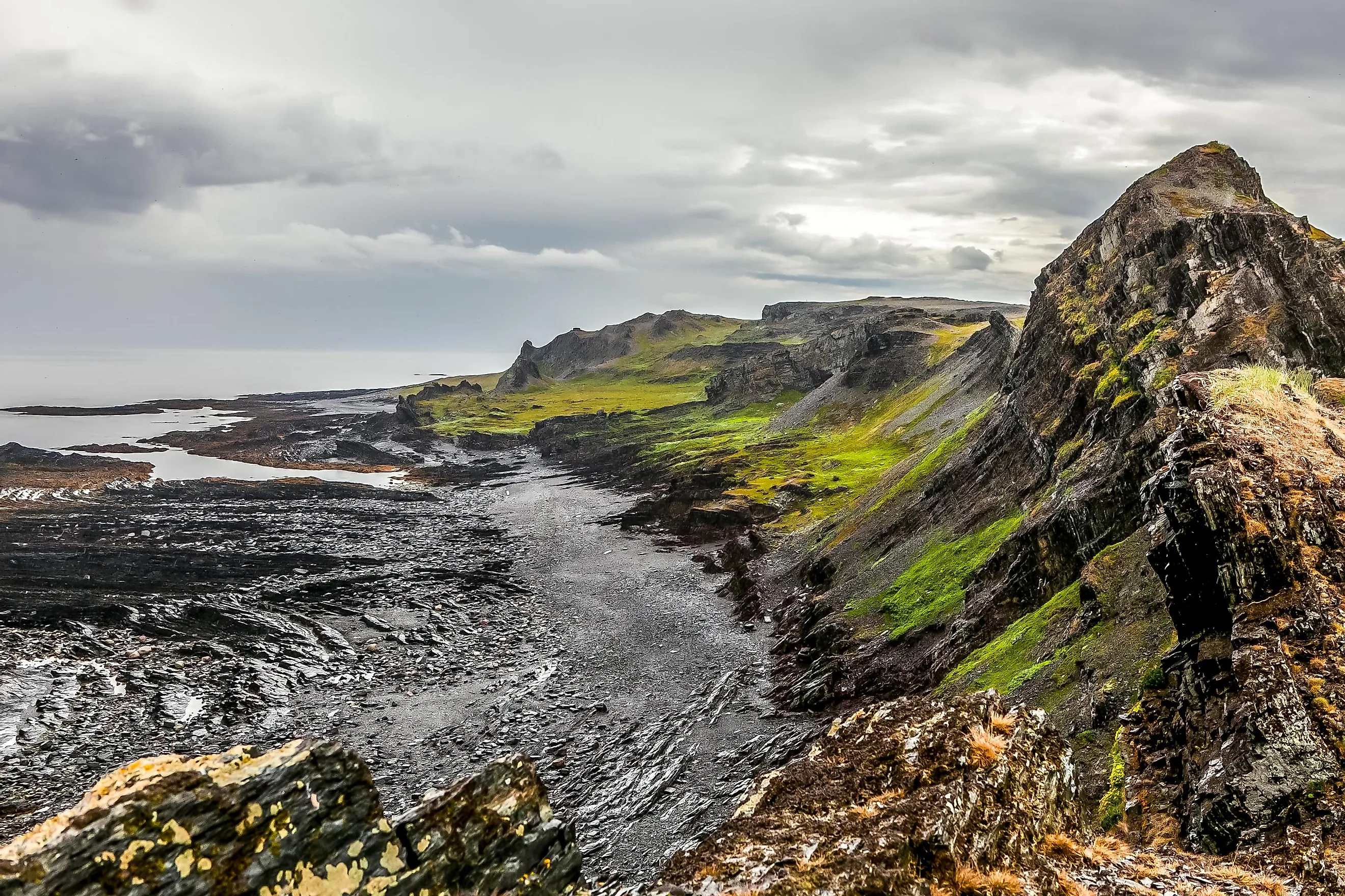 Landscape of the sea coast of the Barents Sea on the Kola Peninsula.