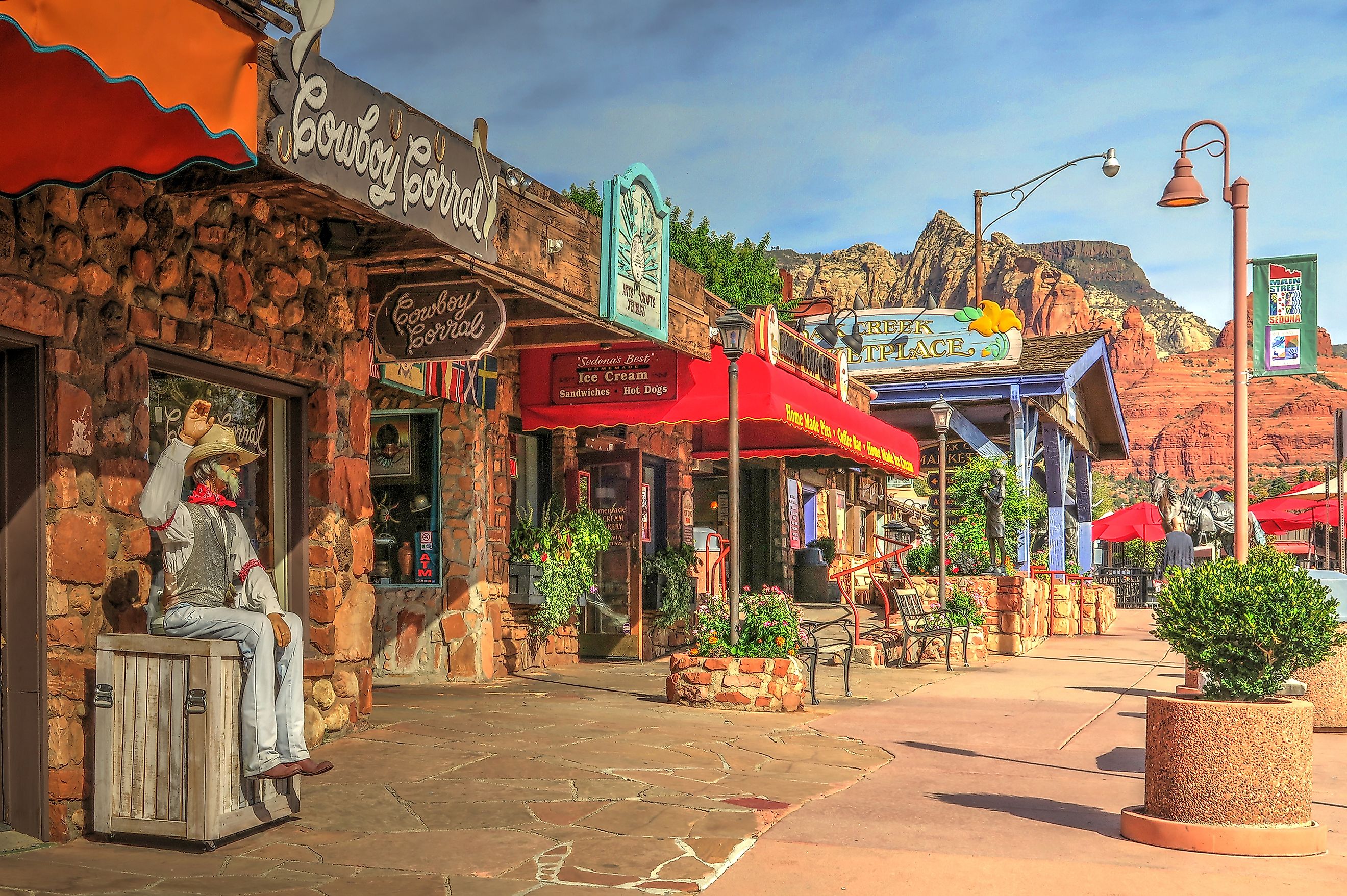 Downtown tourist marketplace in Sedona, Arizona. Editorial credit: Lynne Neuman / Shutterstock.com.