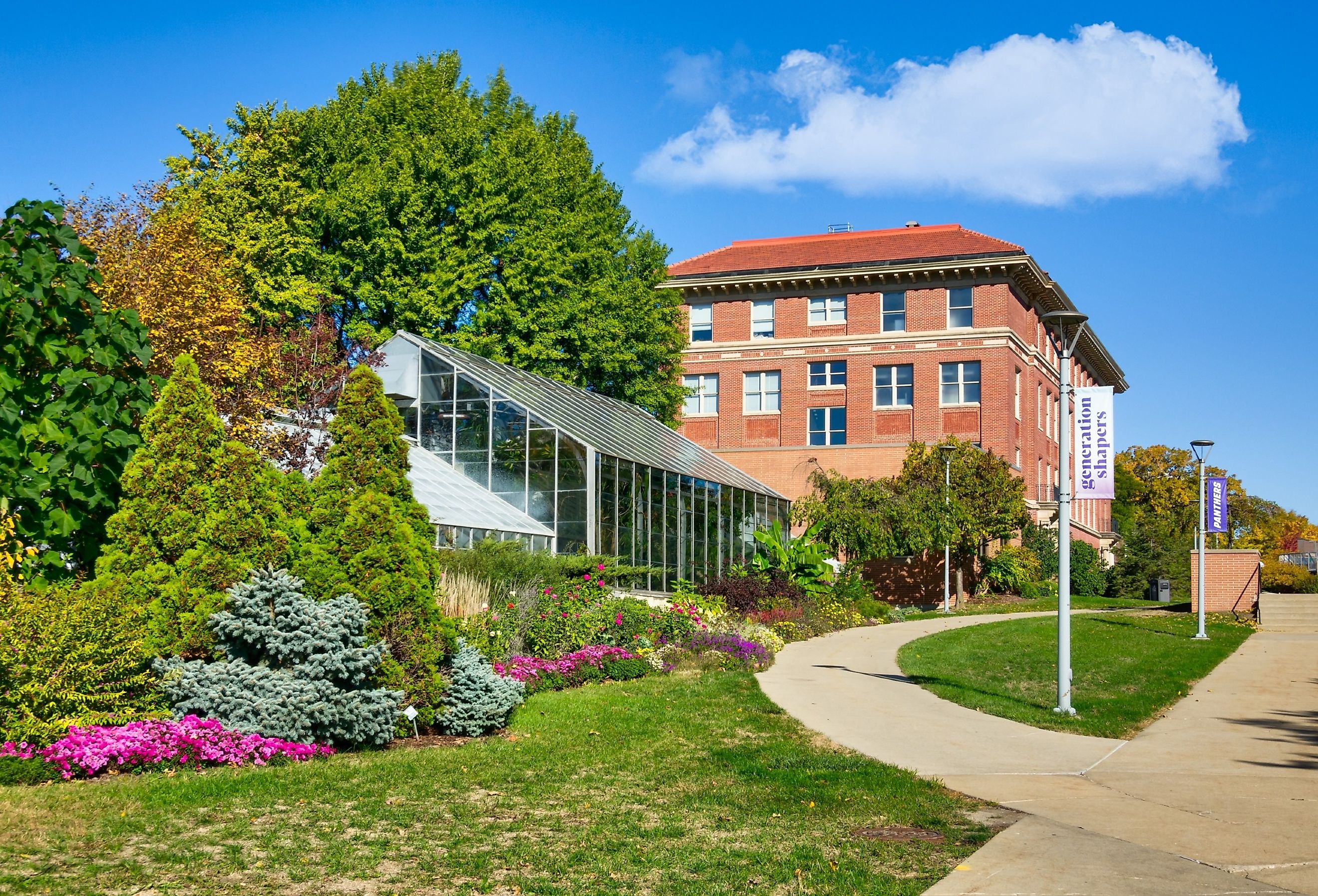 Teaching and Research Greenhouse on the campus of the University of Northern Iowa in Cedar Falls, Iowa. Image credit Ken Wolter via Shutterstock