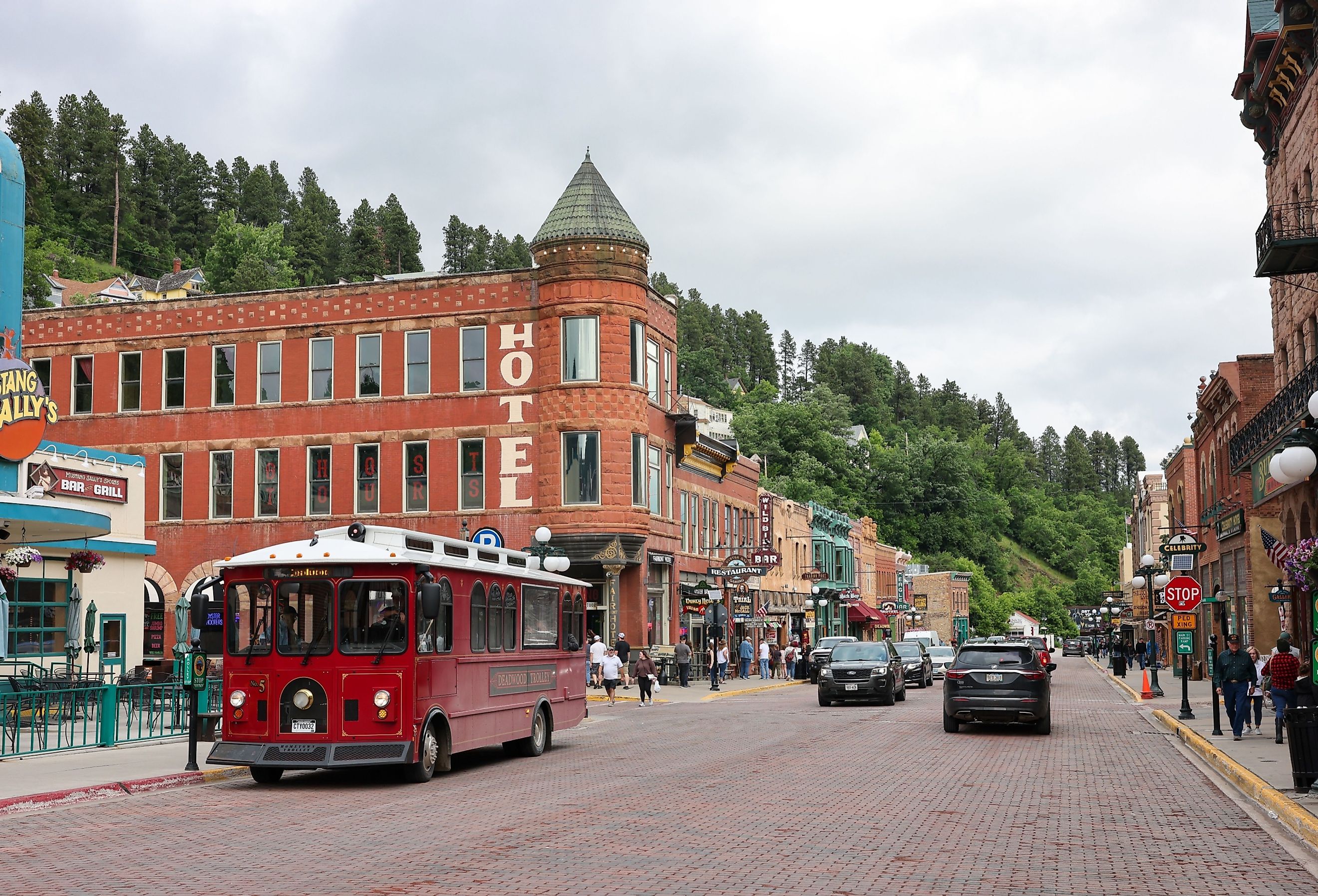 Street view of downtown Deadwood. Image credit Bo Shen via Shutterstock.